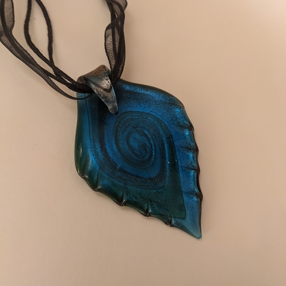 Multicolored Leaf Swirl Necklace and Earrings Set - Picture 4 of 6